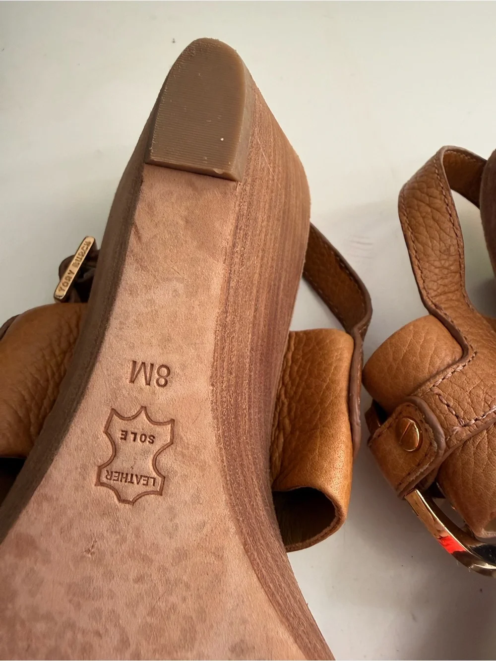 Tory Burch Amanda wedge women size 8 Tan Leather Wedge Sandals with Logo Emblem